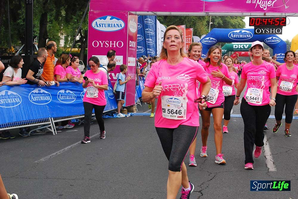Carrera de la Mujer Sevilla meta 3 (arco derecho) desde el minuto 42 hasta el 47