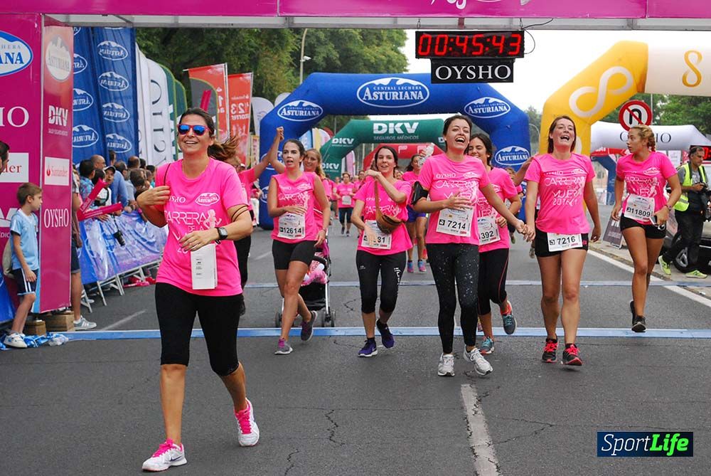 Carrera de la Mujer Sevilla meta 3 (arco derecho) desde el minuto 42 hasta el 47