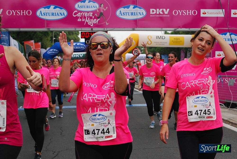 Carrera de la Mujer Sevilla meta 3 (arco derecho) desde el minuto 42 hasta el 47