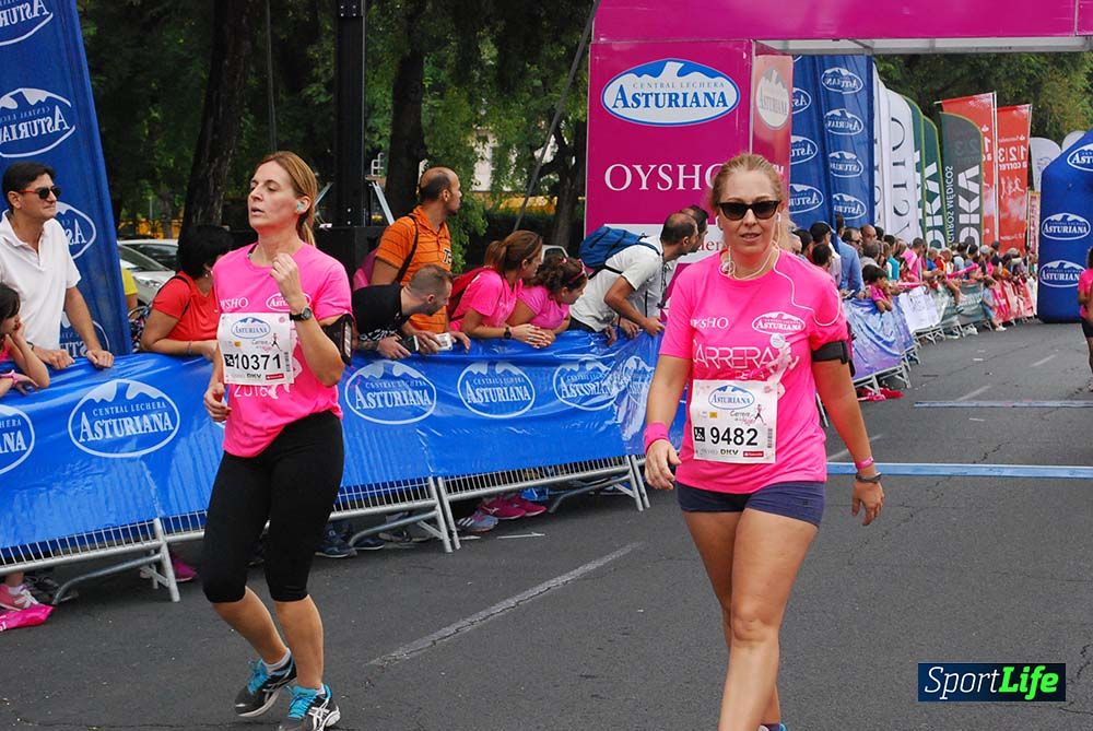 Carrera de la Mujer Sevilla meta 3 (arco derecho) desde el minuto 42 hasta el 47