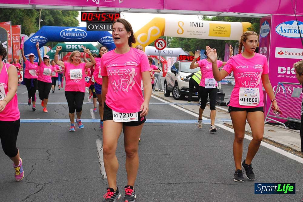 Carrera de la Mujer Sevilla meta 3 (arco derecho) desde el minuto 42 hasta el 47