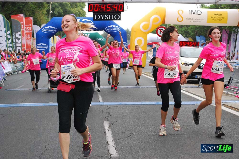 Carrera de la Mujer Sevilla meta 3 (arco derecho) desde el minuto 42 hasta el 47