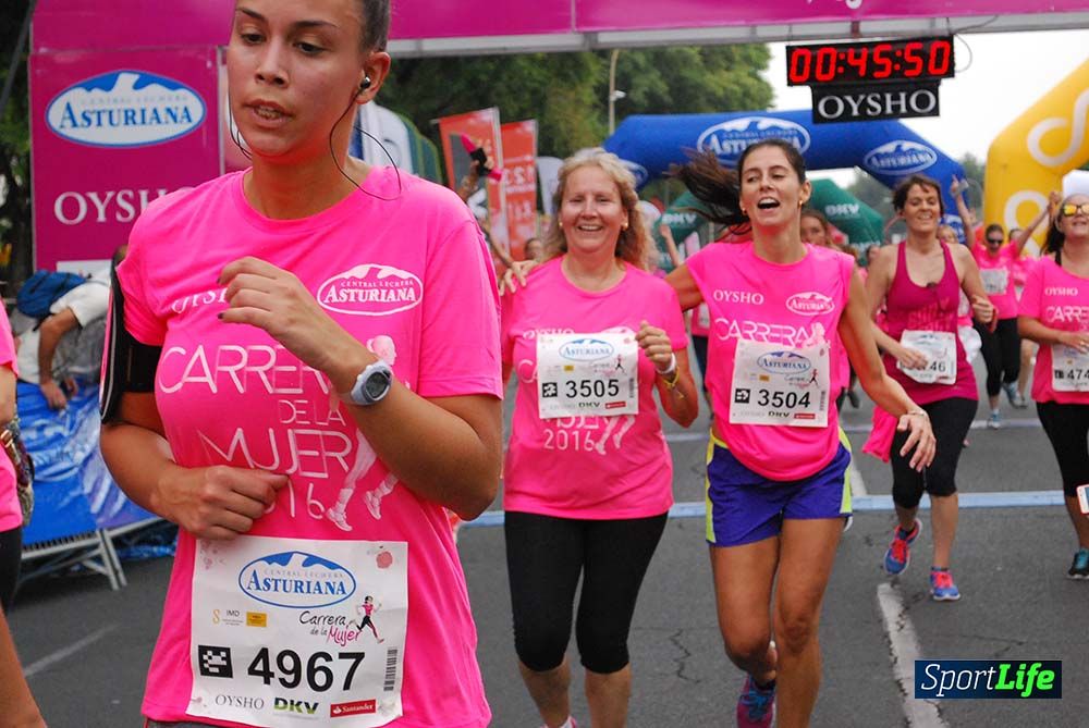 Carrera de la Mujer Sevilla meta 3 (arco derecho) desde el minuto 42 hasta el 47