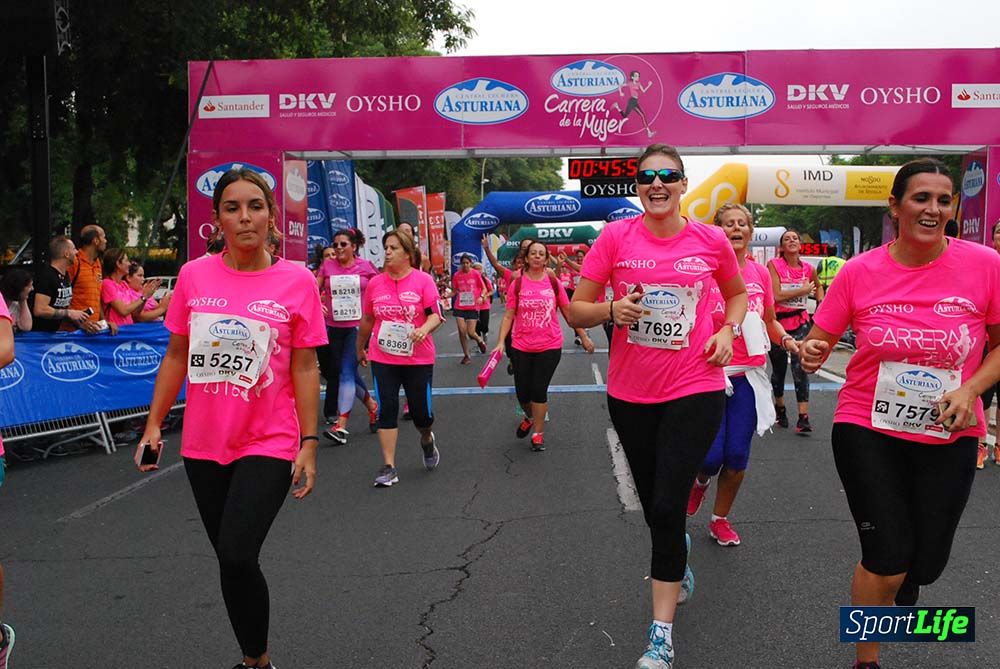 Carrera de la Mujer Sevilla meta 3 (arco derecho) desde el minuto 42 hasta el 47