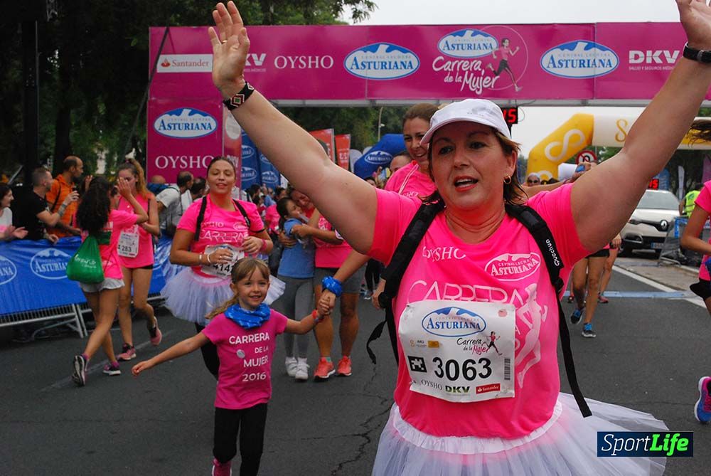 Carrera de la Mujer Sevilla meta 3 (arco derecho) desde el minuto 42 hasta el 47