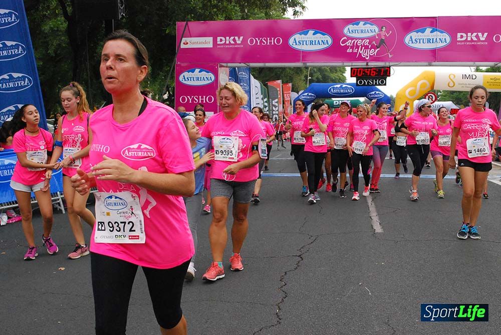 Carrera de la Mujer Sevilla meta 3 (arco derecho) desde el minuto 42 hasta el 47