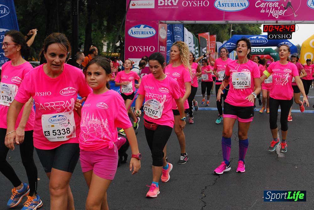 Carrera de la Mujer Sevilla meta 3 (arco derecho) desde el minuto 42 hasta el 47