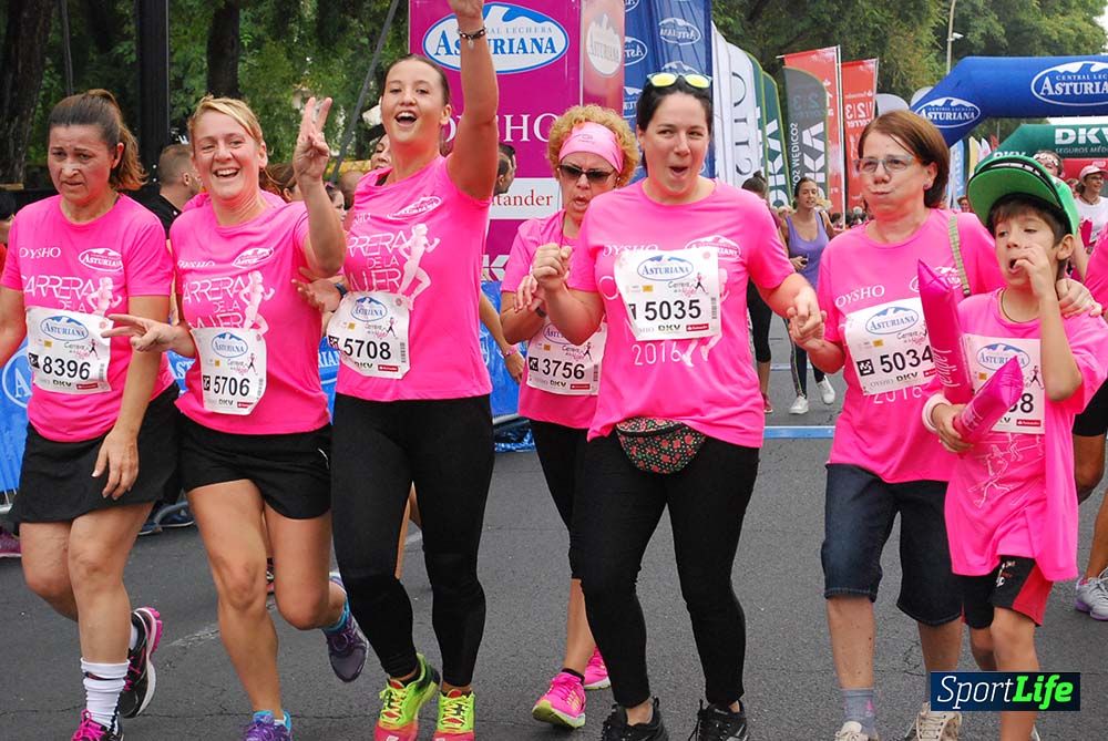 Carrera de la Mujer Sevilla meta 3 (arco derecho) desde el minuto 42 hasta el 47