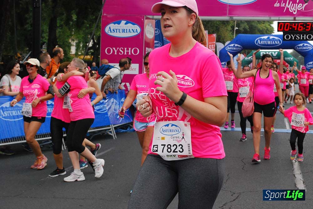 Carrera de la Mujer Sevilla meta 3 (arco derecho) desde el minuto 42 hasta el 47