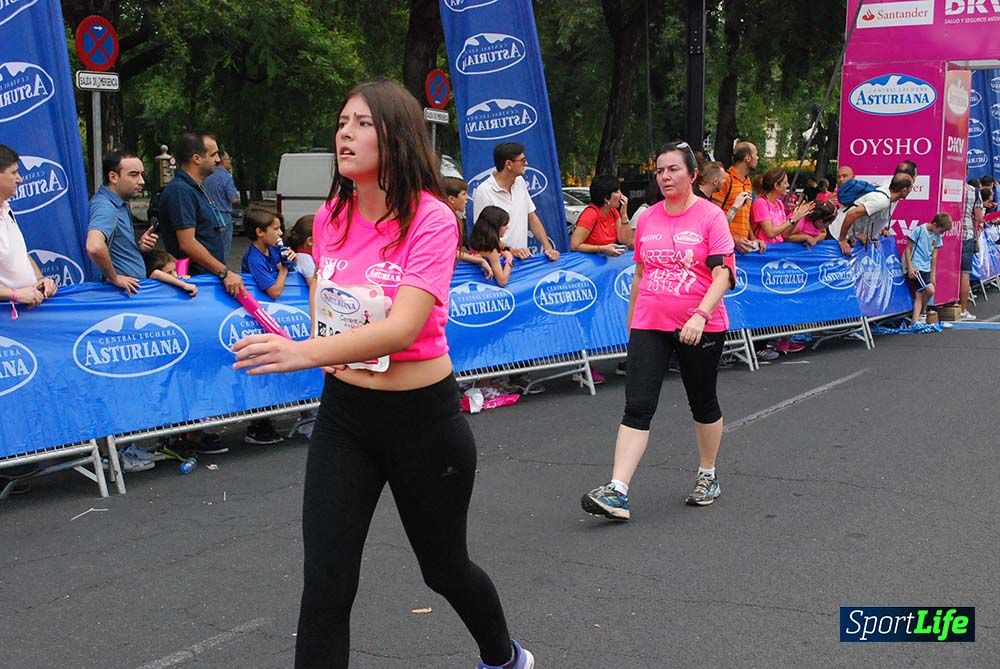 Carrera de la Mujer Sevilla meta 3 (arco derecho) desde el minuto 42 hasta el 47