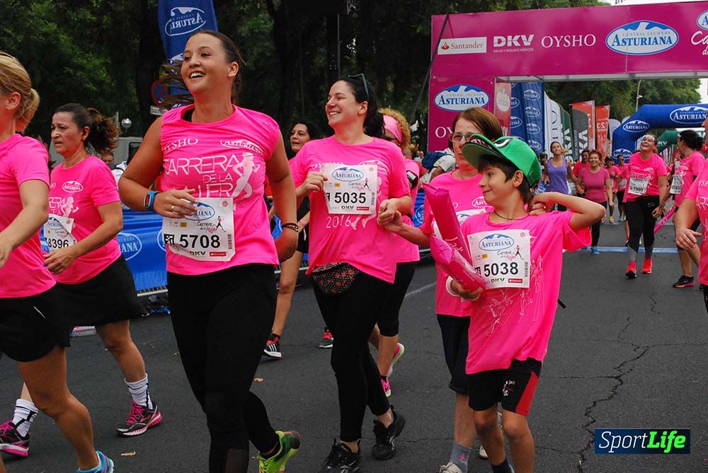 Carrera de la Mujer Sevilla meta 3 (arco derecho) desde el minuto 42 hasta el 47