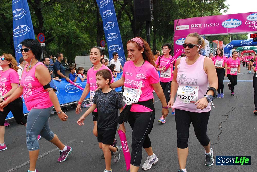Carrera de la Mujer Sevilla meta 3 (arco derecho) desde el minuto 42 hasta el 47