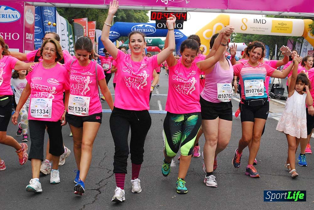 Carrera de la Mujer Sevilla meta 3 (arco derecho) desde el minuto 42 hasta el 47