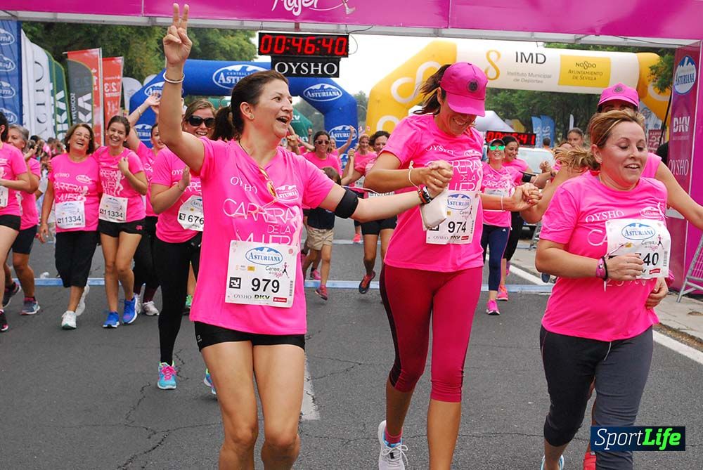 Carrera de la Mujer Sevilla meta 3 (arco derecho) desde el minuto 42 hasta el 47