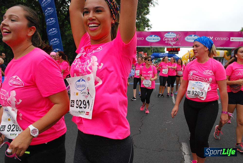 Carrera de la Mujer Sevilla meta 3 (arco derecho) desde el minuto 42 hasta el 47