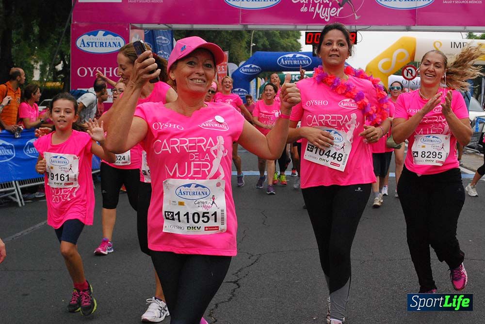 Carrera de la Mujer Sevilla meta 3 (arco derecho) desde el minuto 42 hasta el 47