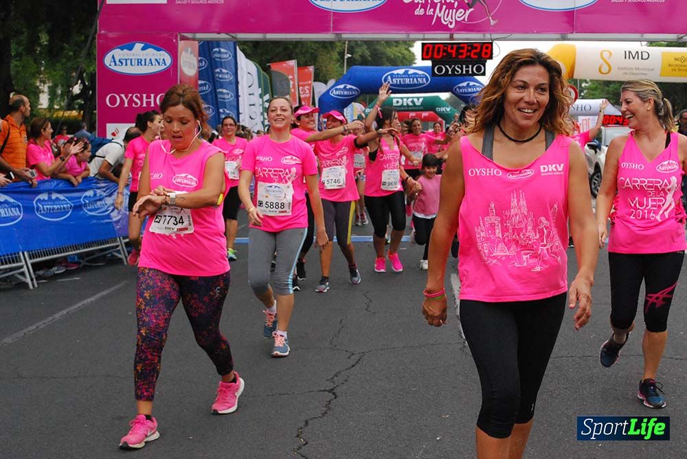 Carrera de la Mujer Sevilla meta 3 (arco derecho) desde el minuto 42 hasta el 47