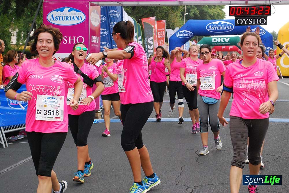 Carrera de la Mujer Sevilla meta 3 (arco derecho) desde el minuto 42 hasta el 47