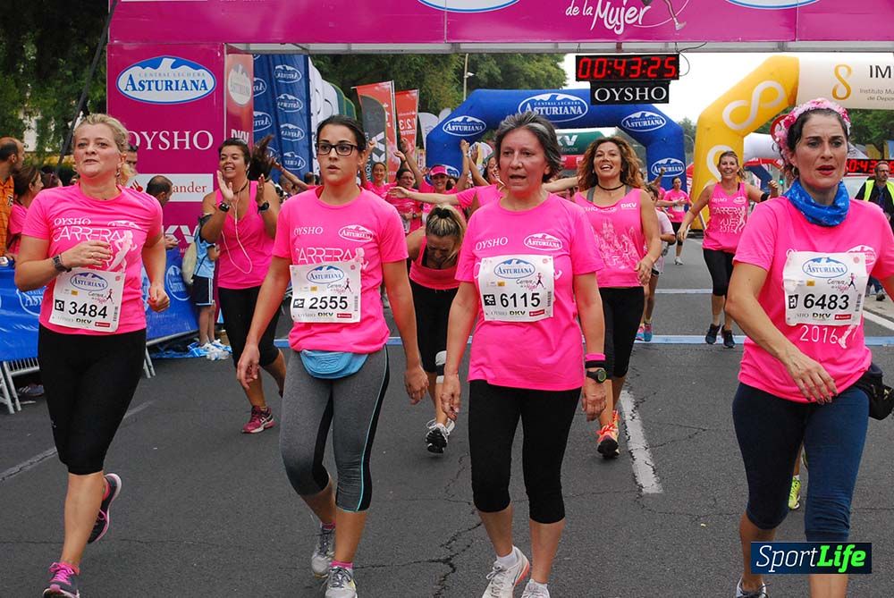Carrera de la Mujer Sevilla meta 3 (arco derecho) desde el minuto 42 hasta el 47