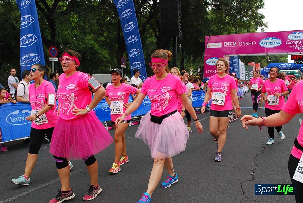 Carrera de la Mujer Sevilla meta 3 (arco derecho) desde el minuto 42 hasta el 47