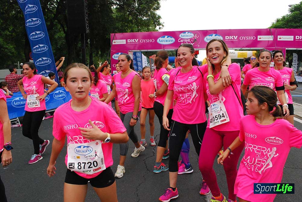 Carrera de la Mujer Sevilla meta 3 (arco derecho) desde el minuto 42 hasta el 47