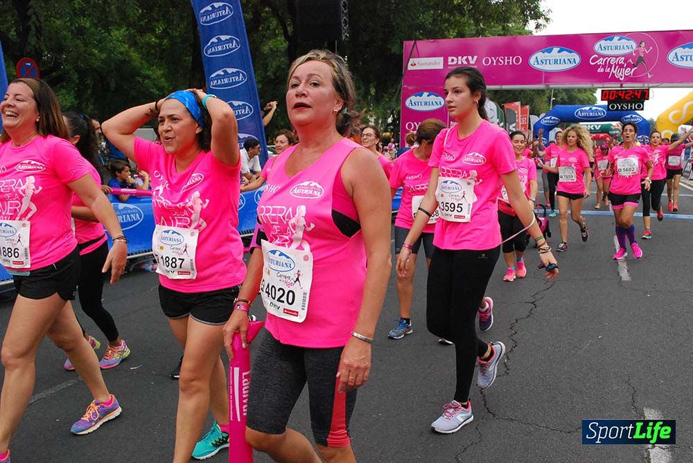 Carrera de la Mujer Sevilla meta 3 (arco derecho) desde el minuto 42 hasta el 47