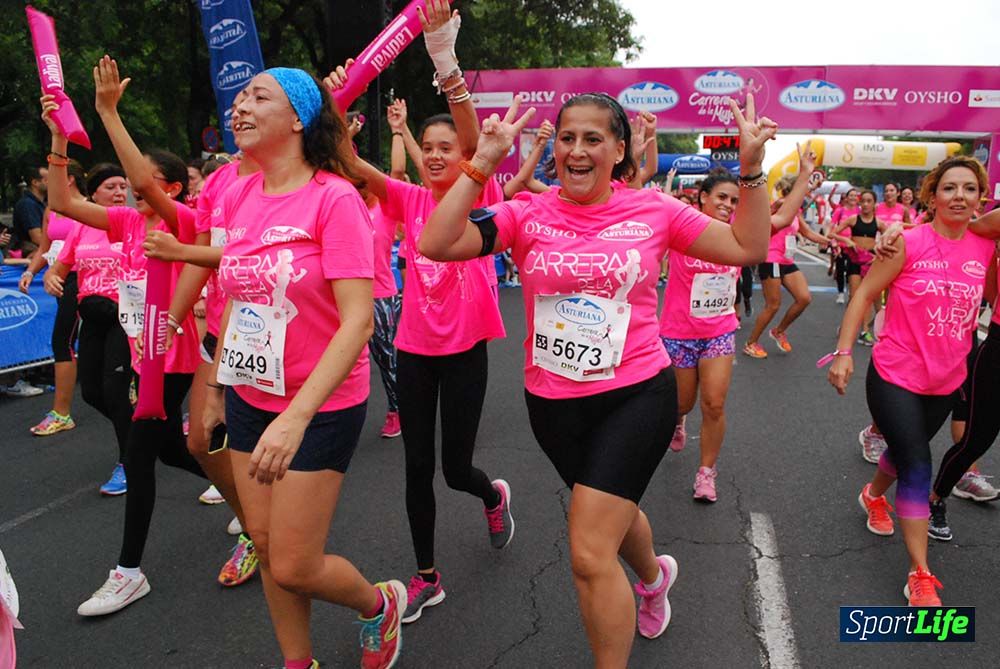 Carrera de la Mujer Sevilla meta 3 (arco derecho) desde el minuto 42 hasta el 47