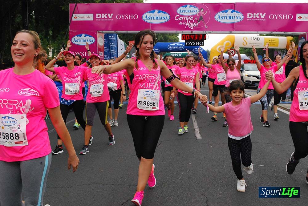 Carrera de la Mujer Sevilla meta 3 (arco derecho) desde el minuto 42 hasta el 47