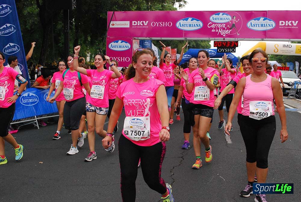 Carrera de la Mujer Sevilla meta 3 (arco derecho) desde el minuto 42 hasta el 47