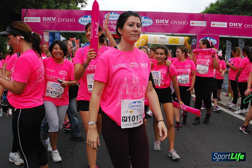 Carrera de la Mujer Sevilla meta 7 (arco derecho) desde el minuto 57 hasta 1h
