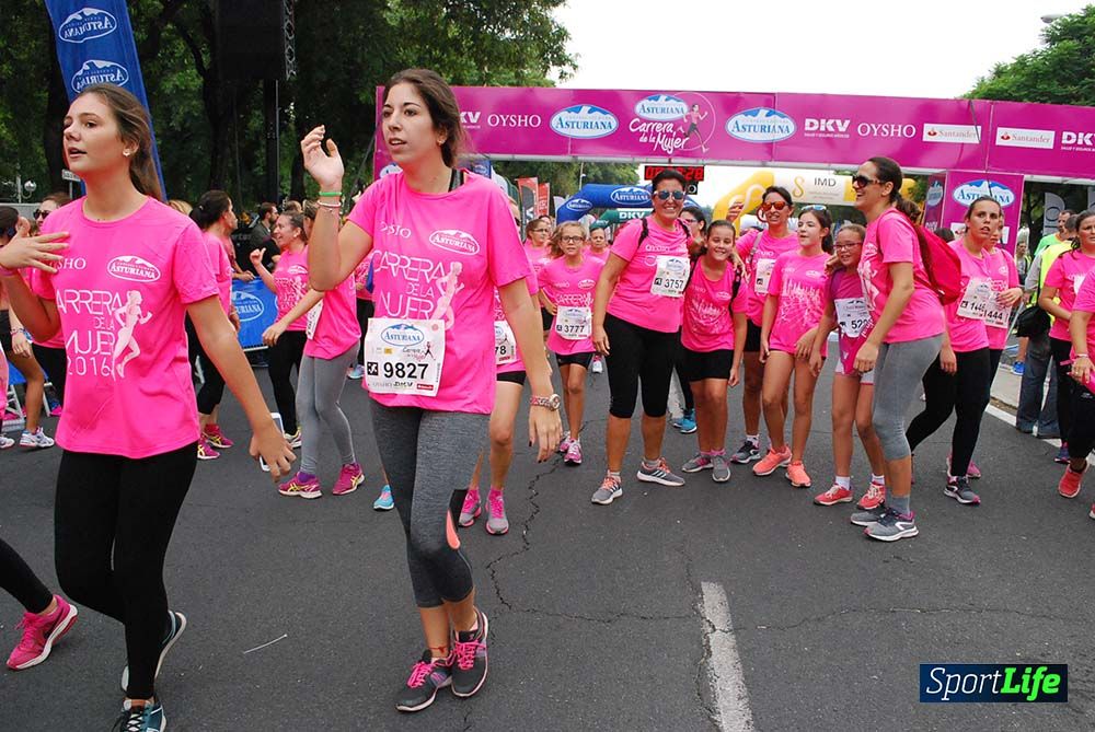 Carrera de la Mujer Sevilla meta 7 (arco derecho) desde el minuto 57 hasta 1h