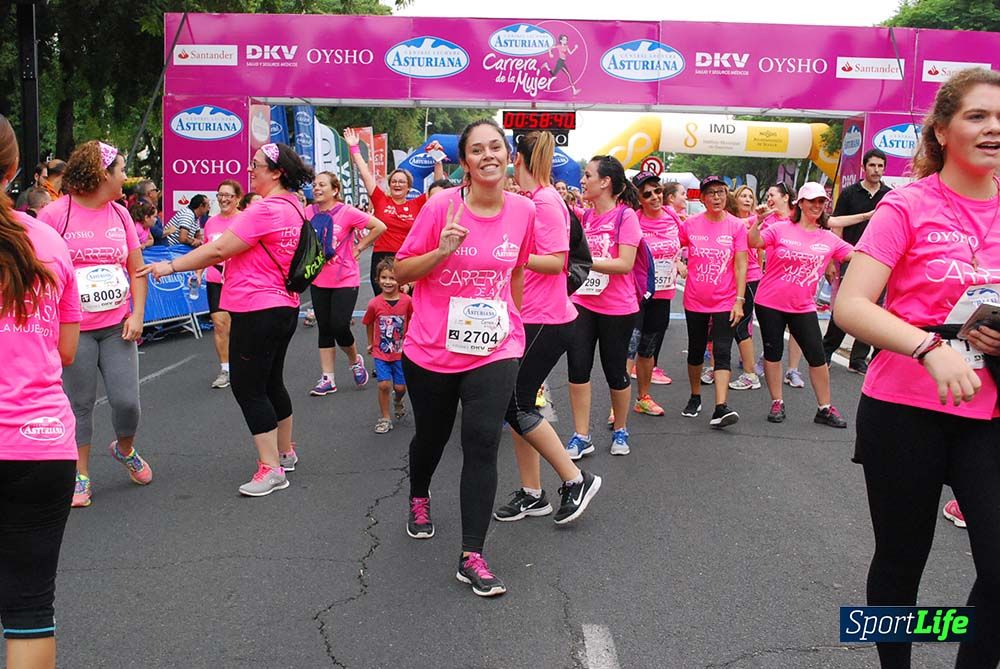 Carrera de la Mujer Sevilla meta 7 (arco derecho) desde el minuto 57 hasta 1h