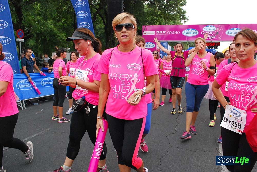 Carrera de la Mujer Sevilla meta 7 (arco derecho) desde el minuto 57 hasta 1h