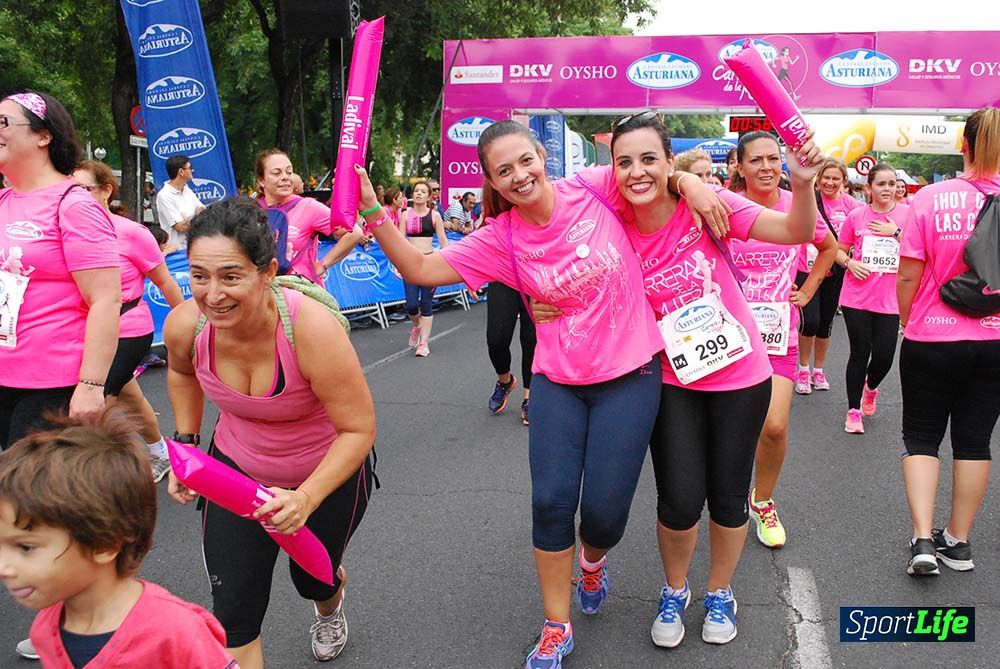 Carrera de la Mujer Sevilla meta 7 (arco derecho) desde el minuto 57 hasta 1h