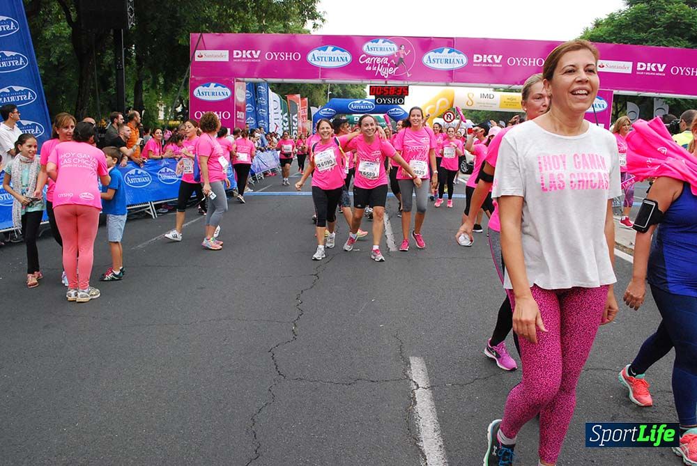 Carrera de la Mujer Sevilla meta 7 (arco derecho) desde el minuto 57 hasta 1h