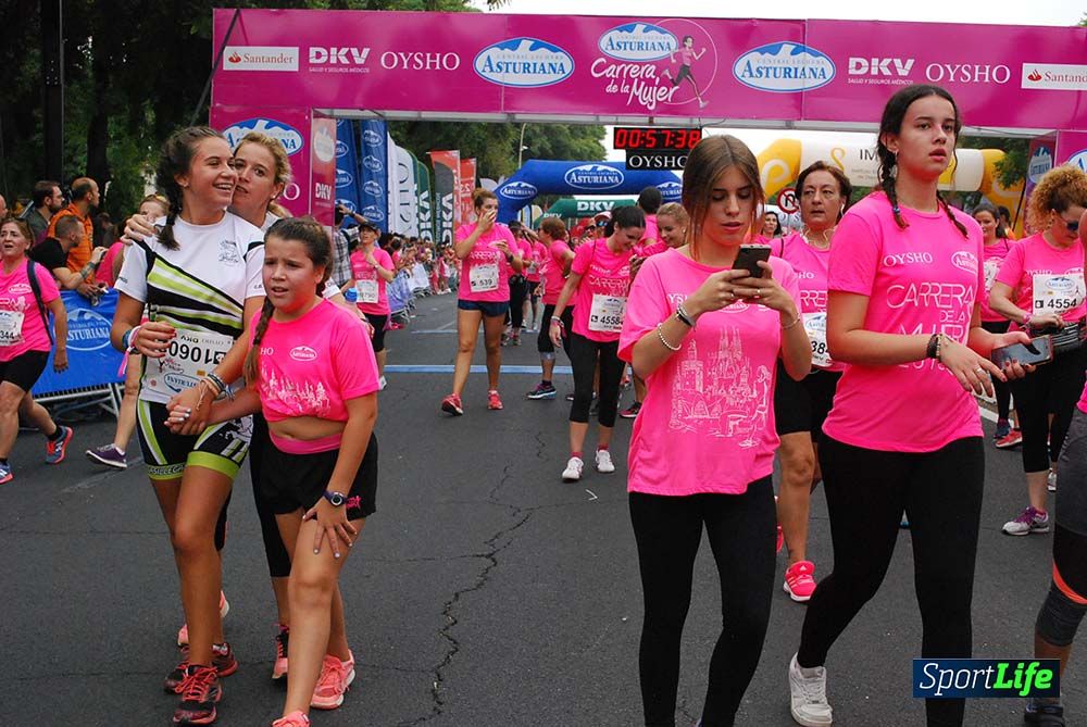 Carrera de la Mujer Sevilla meta 7 (arco derecho) desde el minuto 57 hasta 1h