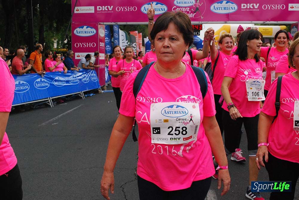 Carrera de la Mujer Sevilla meta 9 (arco derecho) desde 1h05 a 1h12