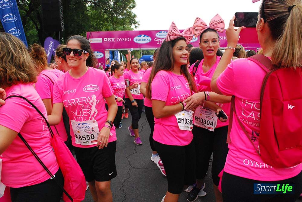 Carrera de la Mujer Sevilla meta 9 (arco derecho) desde 1h05 a 1h12
