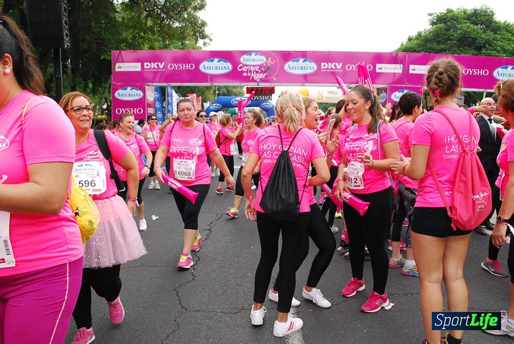 Carrera de la Mujer Sevilla meta 9 (arco derecho) desde 1h05 a 1h12