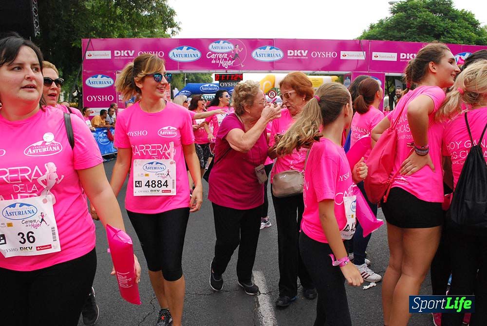 Carrera de la Mujer Sevilla meta 9 (arco derecho) desde 1h05 a 1h12