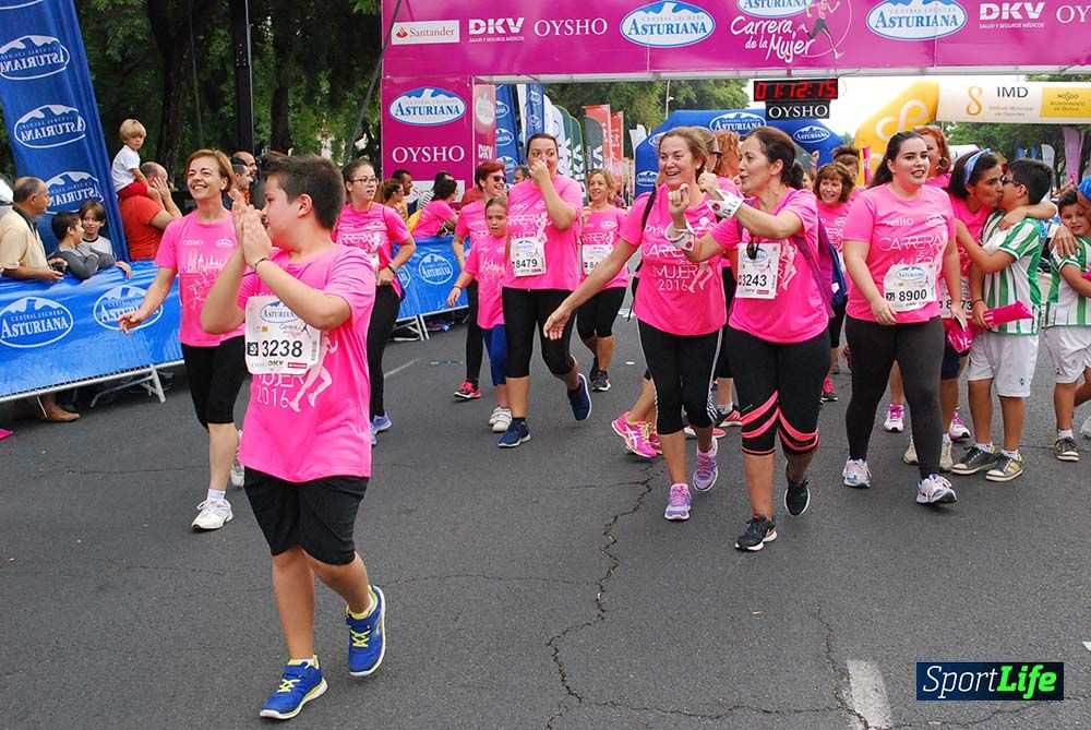 Carrera de la Mujer Sevilla meta 9 (arco derecho) desde 1h05 a 1h12