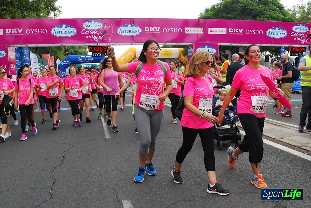 Carrera de la Mujer Sevilla meta 9 (arco derecho) desde 1h05 a 1h12