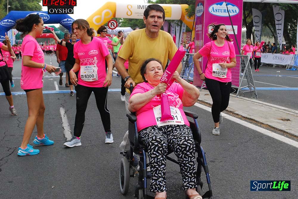 Carrera de la Mujer Sevilla meta 12 (arco derecho) desde 1h23 hasta 1h30