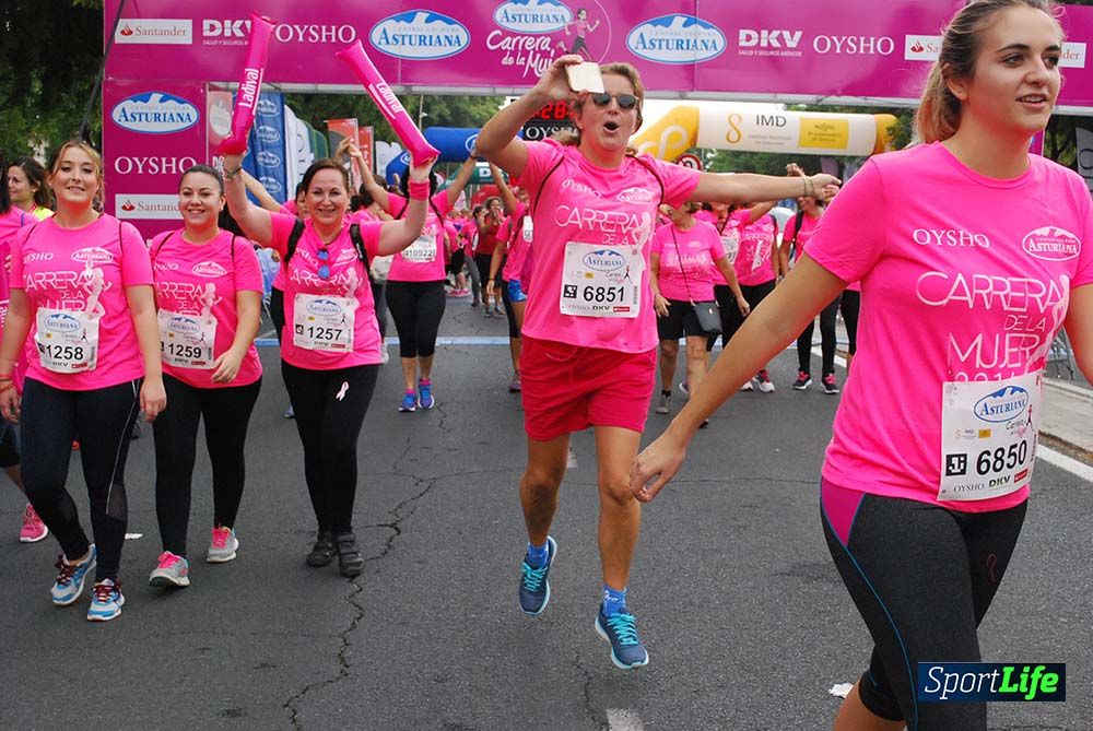 Carrera de la Mujer Sevilla meta 12 (arco derecho) desde 1h23 hasta 1h30