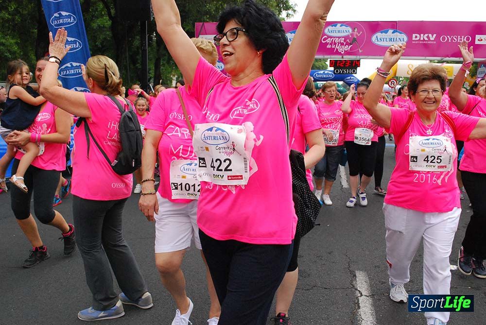 Carrera de la Mujer Sevilla meta 12 (arco derecho) desde 1h23 hasta 1h30