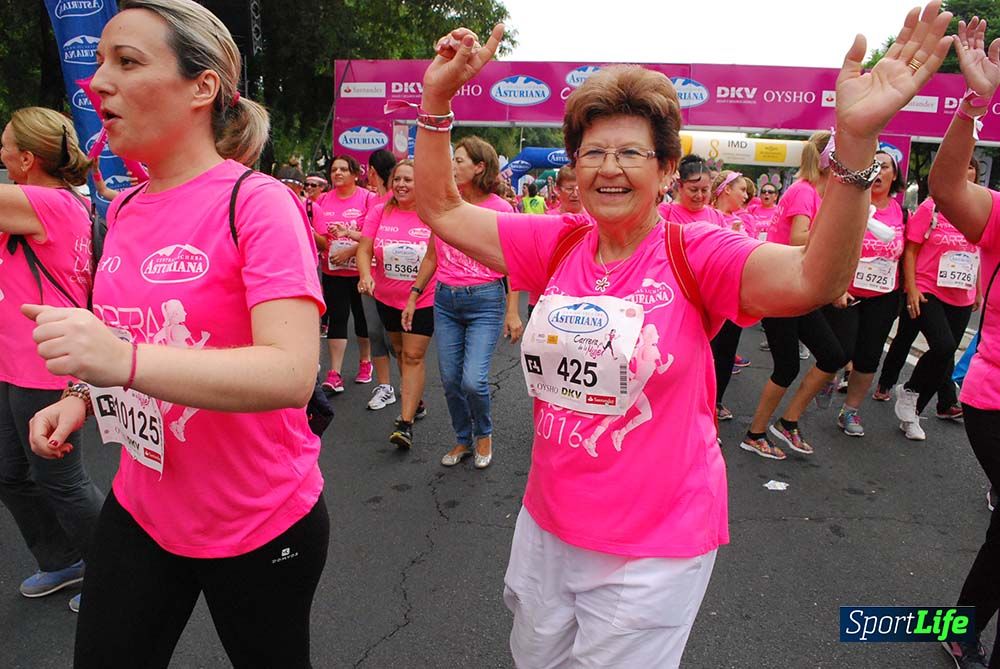 Carrera de la Mujer Sevilla meta 12 (arco derecho) desde 1h23 hasta 1h30