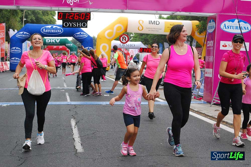 Carrera de la Mujer Sevilla meta 12 (arco derecho) desde 1h23 hasta 1h30