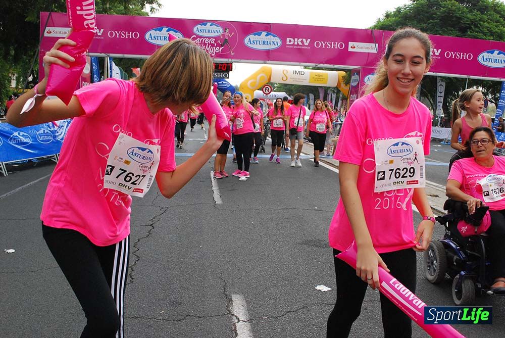 Carrera de la Mujer Sevilla meta 13 (arco derecho) desde 1h 30 hasta 1h 38