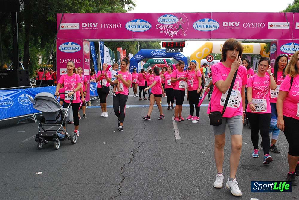 Carrera de la Mujer Sevilla meta 13 (arco derecho) desde 1h 30 hasta 1h 38
