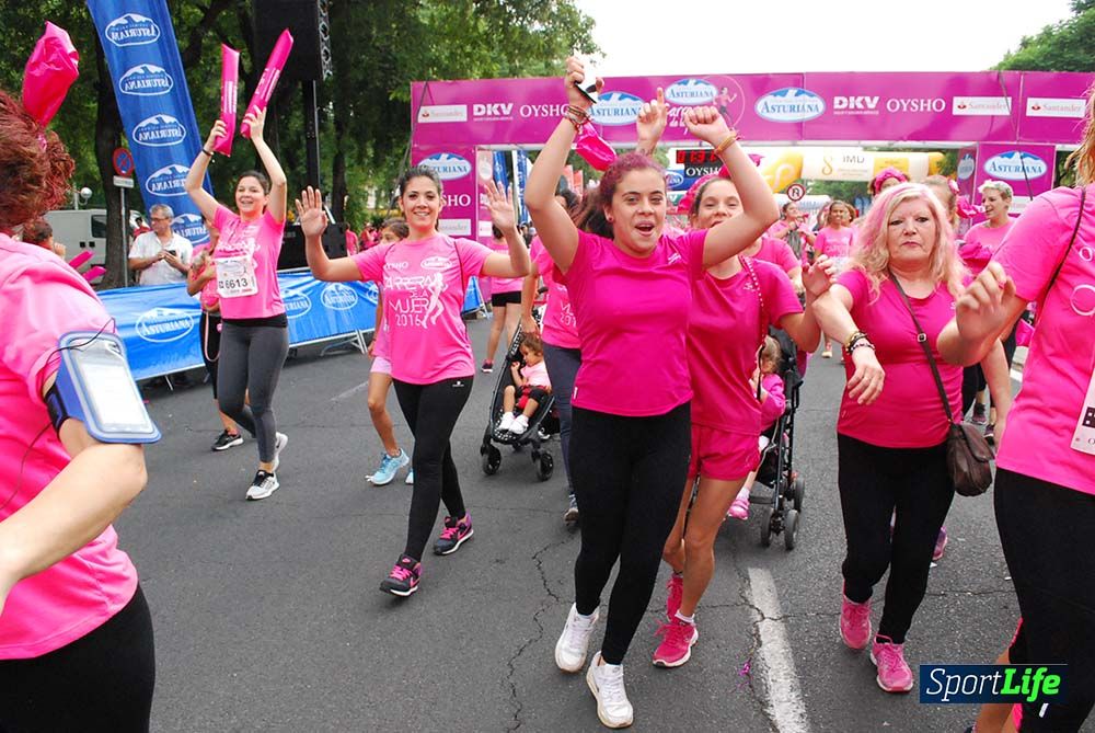 Carrera de la Mujer Sevilla meta 13 (arco derecho) desde 1h 30 hasta 1h 38